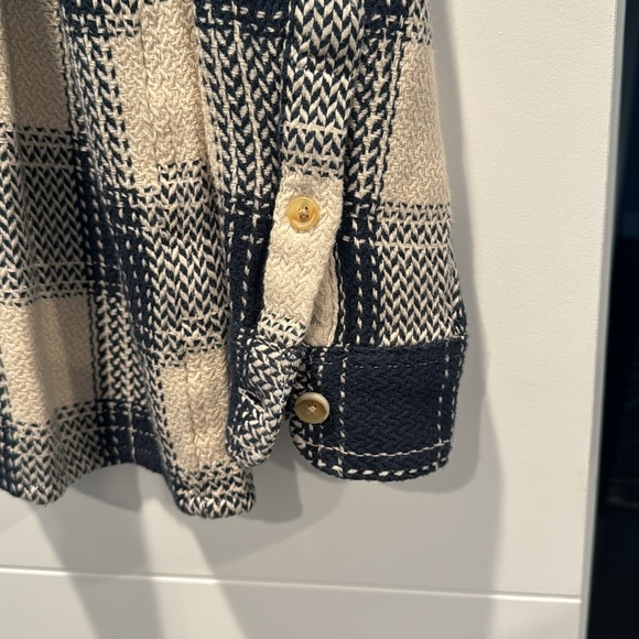 Abercrombie & Fitchsoft A&F long sleeved button down large tall - Picture 3 of 4